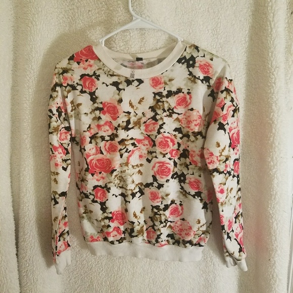 Unknown Tops - Light sweatshirt with flower pattern